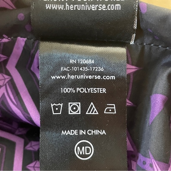 Her Universe Black Panther windbreaker hooded NWT medium - Picture 5 of 8